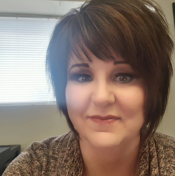 Profile Picture of Yolanda Habiger (@yohabiger) on Poshmark