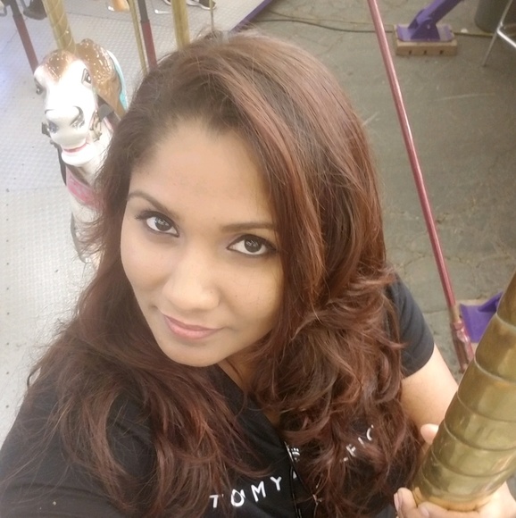 Profile Picture of Riyesha Hettiarachchi (@rish1020) on Poshmark