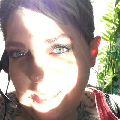 Profile Picture of Shanna Davis (@Lilmsvampire200) on Twitter