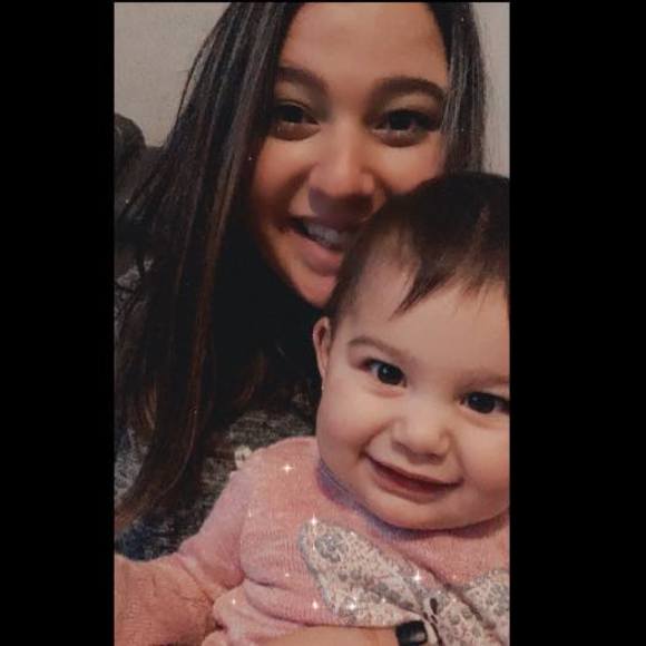 Profile Picture of Nicole Beauchene (@nicolebeauchene) on Poshmark