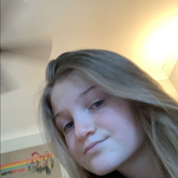 Profile Picture of Olivia Immelman (@liv_immoli) on Poshmark