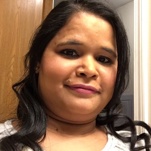 Profile Picture of Sunita Walker (@sunitawalker) on Poshmark