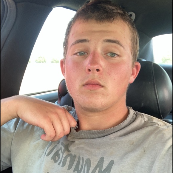 Profile Picture of Dillon Moore (@dillonmoore594) on Poshmark
