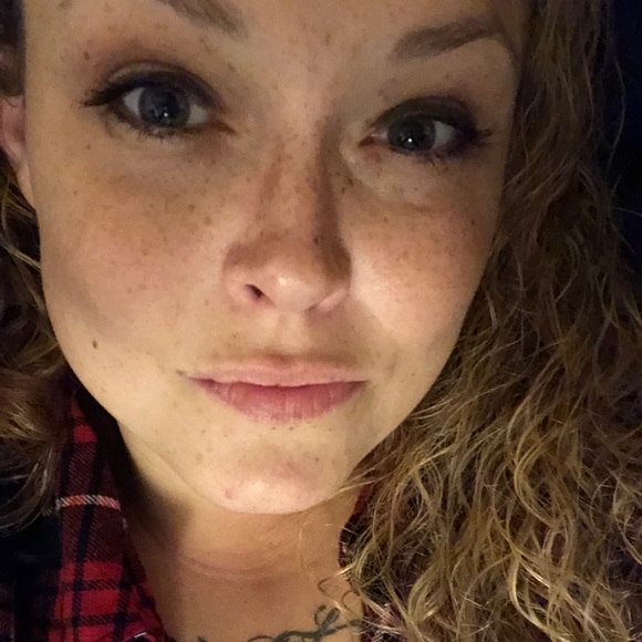 Profile Picture of Elizabeth Delatorre (@chrisnliz008) on Poshmark