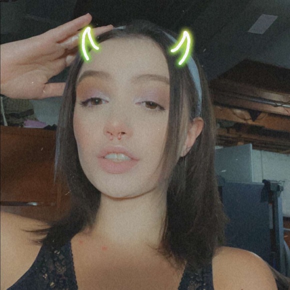 Profile Picture of Alicia Nardei (@alicianardei) on Poshmark