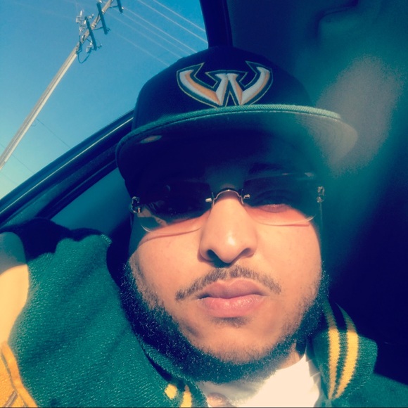 Profile Picture of John Sexton (@john1688) on Poshmark