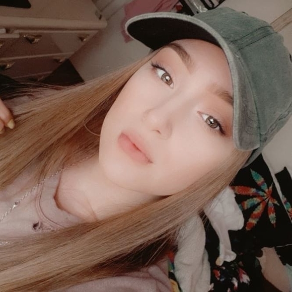 Profile Picture of Haley-lynn Labrecque (@kaileylogan1999) on Poshmark