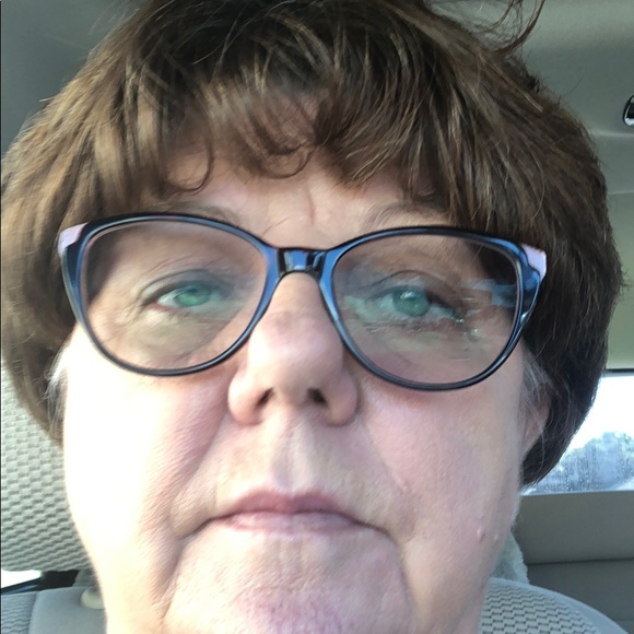 Profile Picture of Vickie Bonnell (@vickiebonnell) on Poshmark