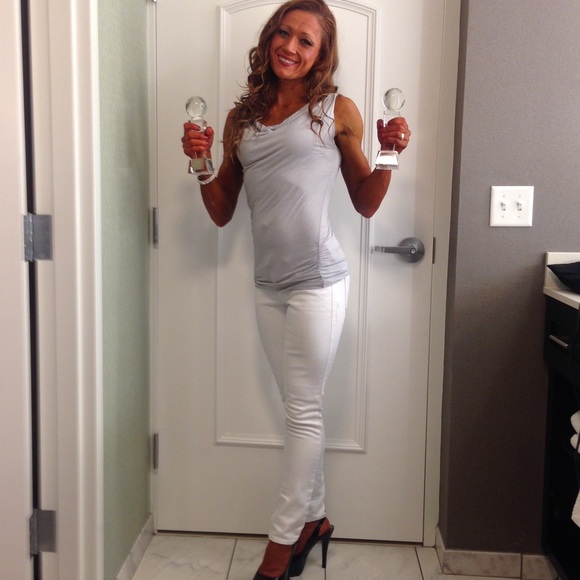 Profile Picture of Amanda Armold (@amandanpc) on Poshmark