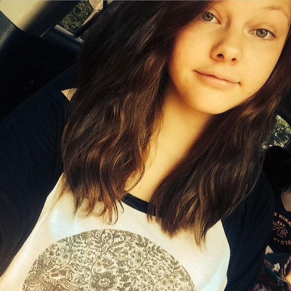 Profile Picture of Jordan Engel (@jordann_engel) on Poshmark