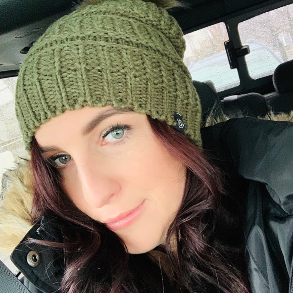 Profile Picture of Danielle Cota (@daniellec106) on Poshmark