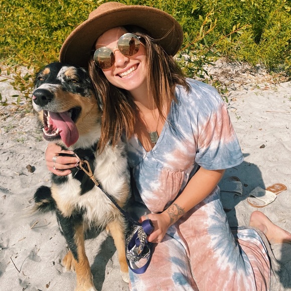 Profile Picture of Taylor Tschumperlin (@taychump) on Poshmark