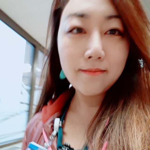 Profile Picture of Jimin Hwang (@jiminaaa) on Poshmark