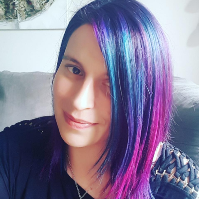 Profile Picture of Jennifer Cahill (@diverjentmedia) on Twitter