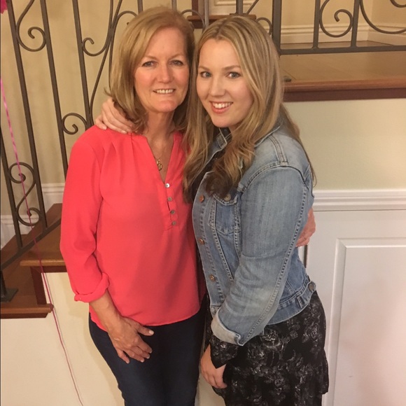 Profile Picture of Erin Mcglynn (@erinomcglynn) on Poshmark