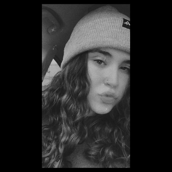 Profile Picture of Julia Robillard (@juliarobillard) on Poshmark