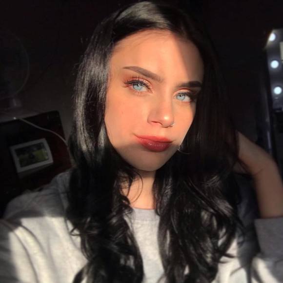 Profile Picture of Victoria Creppel (@victoriacreppel) on Poshmark