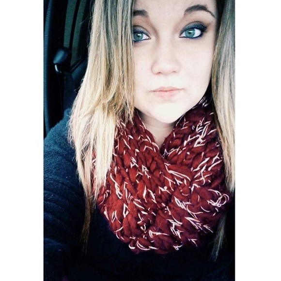 Profile Picture of Christine Philpott (@tinephil) on Poshmark