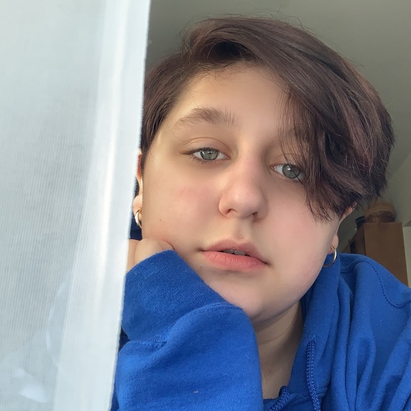 Profile Picture of Alex Shea (@alex_p_shea) on Poshmark