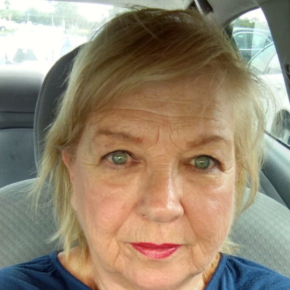 Profile Picture of Linda Guisinger (@lindaguisinger) on Poshmark