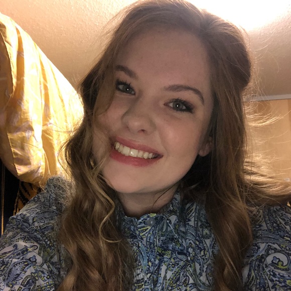 Profile Picture of Elizabeth Ours (@elizabethours1) on Poshmark