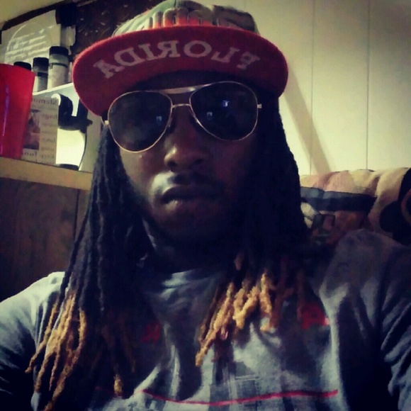 Profile Picture of James Davy (@yelloweyez) on Poshmark