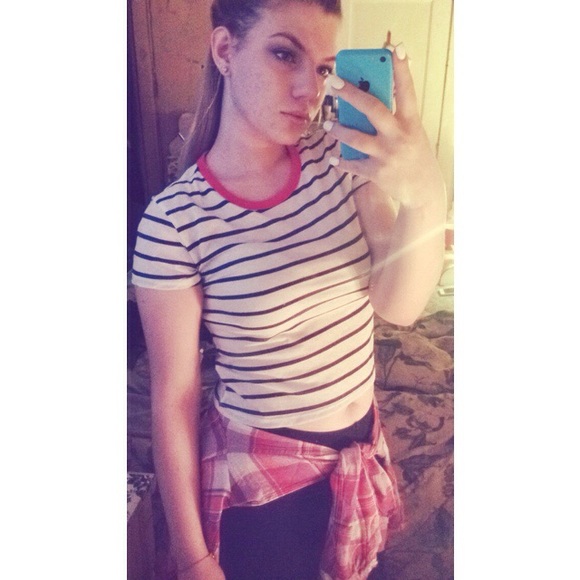 Ashley Weaver - Poshmark Profile Picture of Ashley Weaver (@ashleyweaverxo) on Poshmark