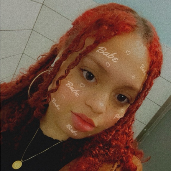 Profile Picture of Derallies Ortiz (@derallies) on Poshmark