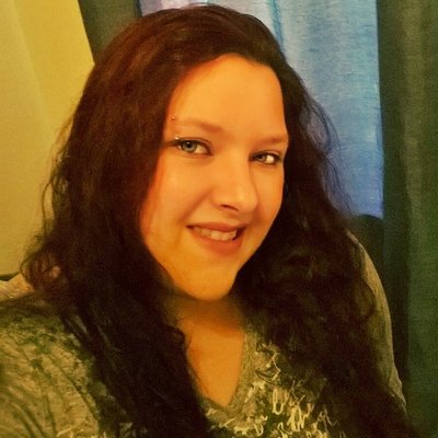 Profile Picture of Maggie R Bloom (@MaggieRenee82) on Twitter