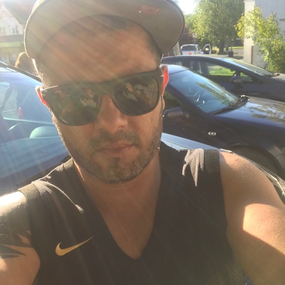 Profile Picture of Luis Afonso (@acbeemer) on Poshmark