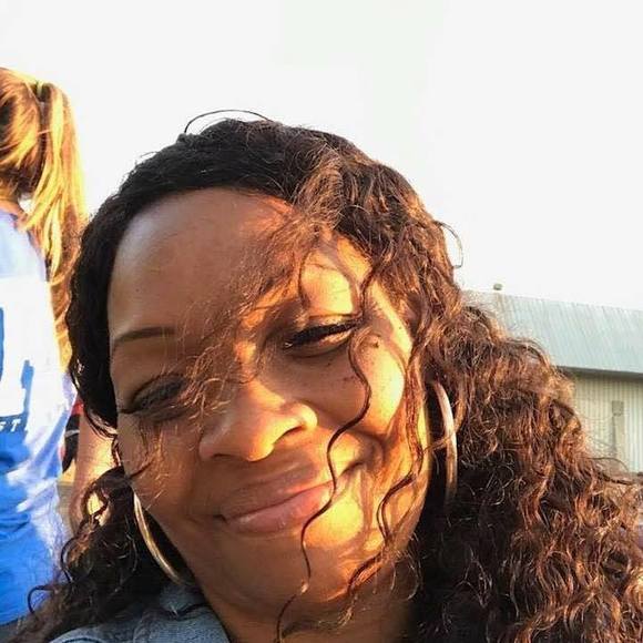 Profile Picture of Anitra s Thomas (@anitrathomas) on Poshmark