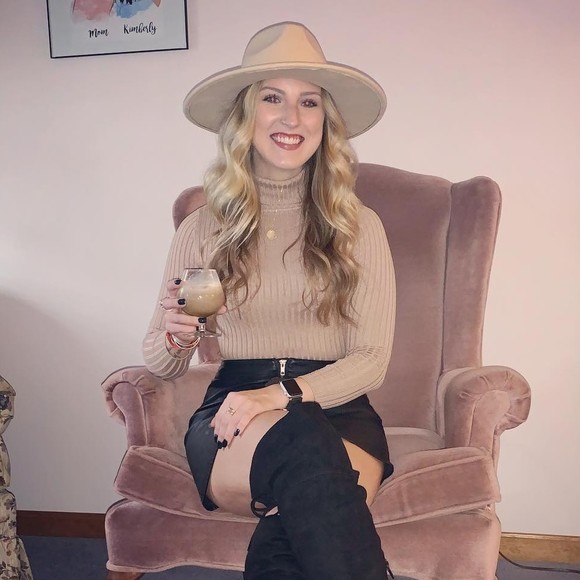 Haley Banfill - Poshmark Profile Picture of Haley Banfill (@haleybanfill) on Poshmark