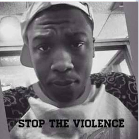 Profile Picture of Devonte Simmons (@marquise92) on Poshmark