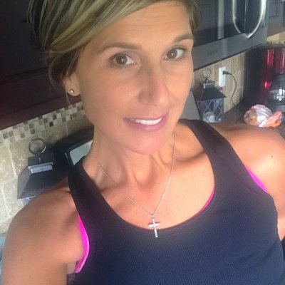 Profile Picture of Mandy Chmielewski (@mandychmiele) on Twitter