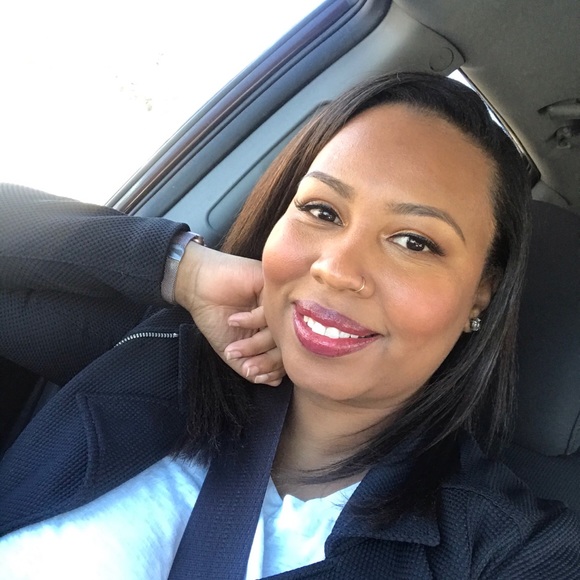 Profile Picture of Niesha Fagins (@nfagins) on Poshmark