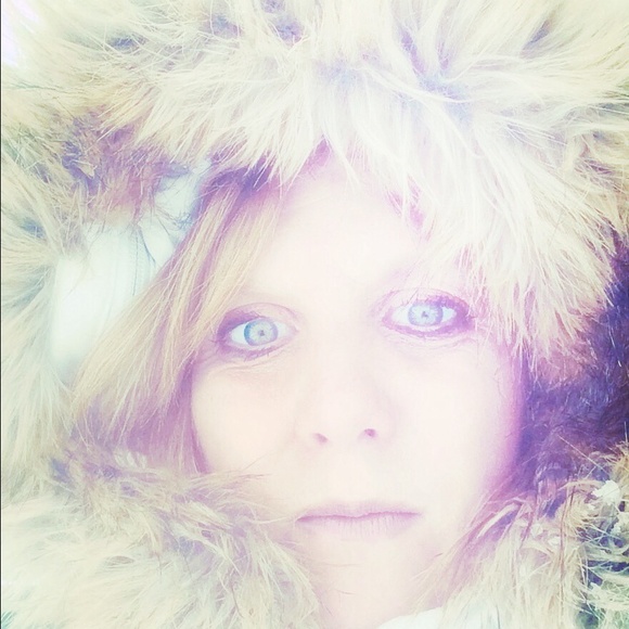 Profile Picture of Cristy Lopergolo (@cristy0725) on Poshmark