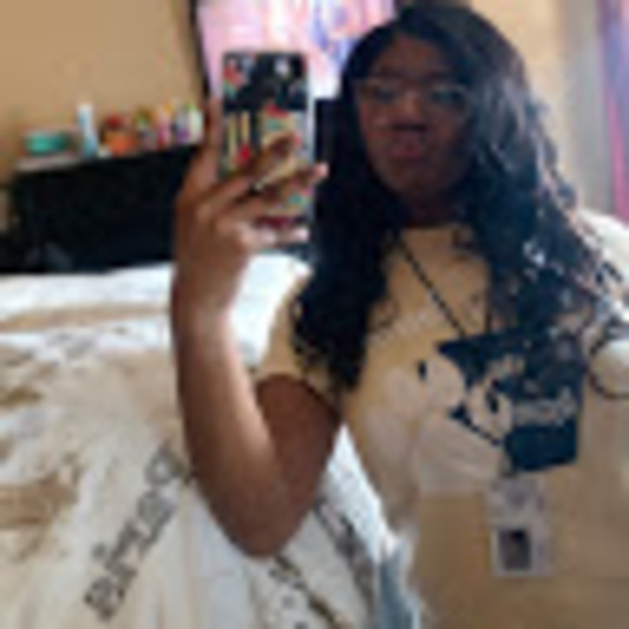 Profile Picture of Kennedy Dupree (@kennedydupree16) on Poshmark