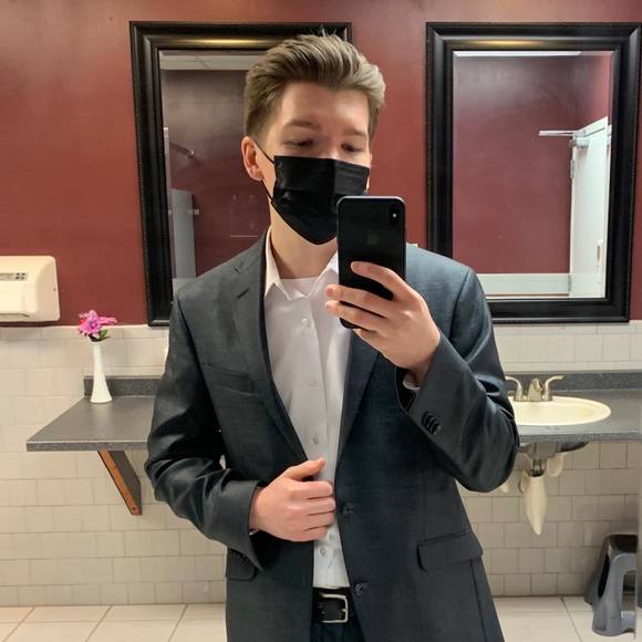Profile Picture of Dylan Haselhoff (@dmhaselhoff) on Poshmark