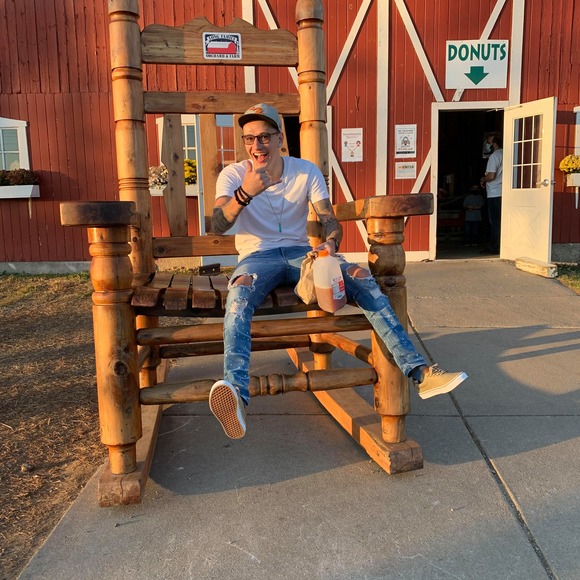 Profile Picture of Nick Fallis (@nickfallis) on Poshmark