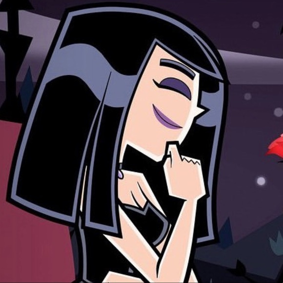 Profile Picture of Nichole Garbinski (@nicholexo17) on Poshmark