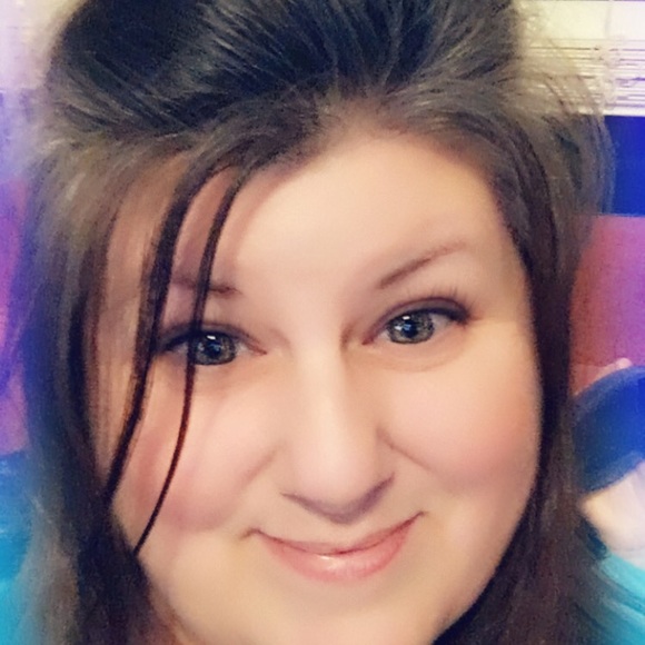 Profile Picture of Julie Reavis (@juliereavis554) on Poshmark