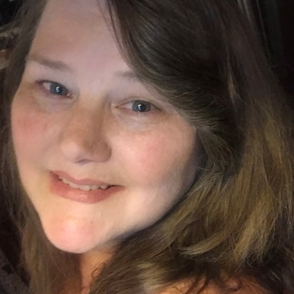 Profile Picture of Edna Moore (@auntyeem) on Poshmark