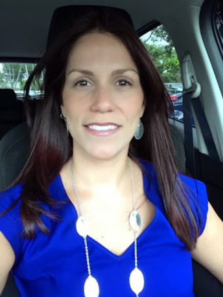 Profile Picture of Daniella Silva (@dsilvak) on Poshmark