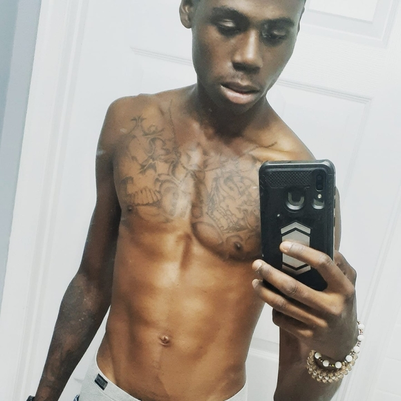 Profile Picture of Hotz Davis (@hotzdavis) on Poshmark