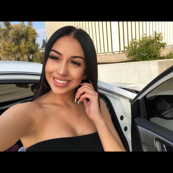 Profile Picture of Aileen Vargas (@aileenv30299) on Poshmark