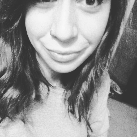 Profile Picture of Rachael Wolf (@rachaelawolf88) on Poshmark