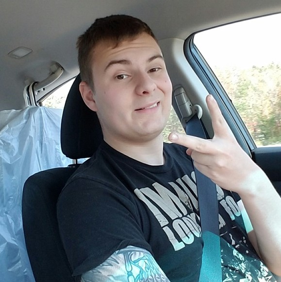 Profile Picture of Jonathan Sechler (@jonathansechler) on Poshmark