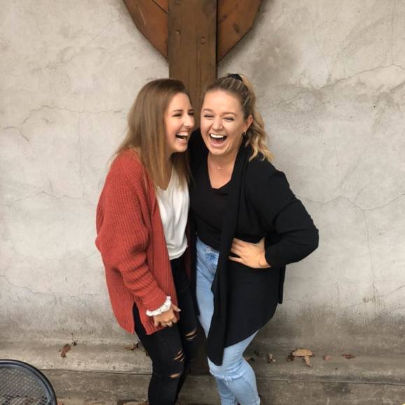 Profile Picture of Nicole Bauberger (@nicolieeex22) on Poshmark