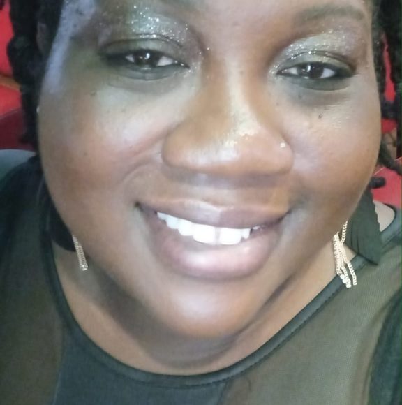 Profile Picture of Tia Maria (@princessblack4) on Poshmark