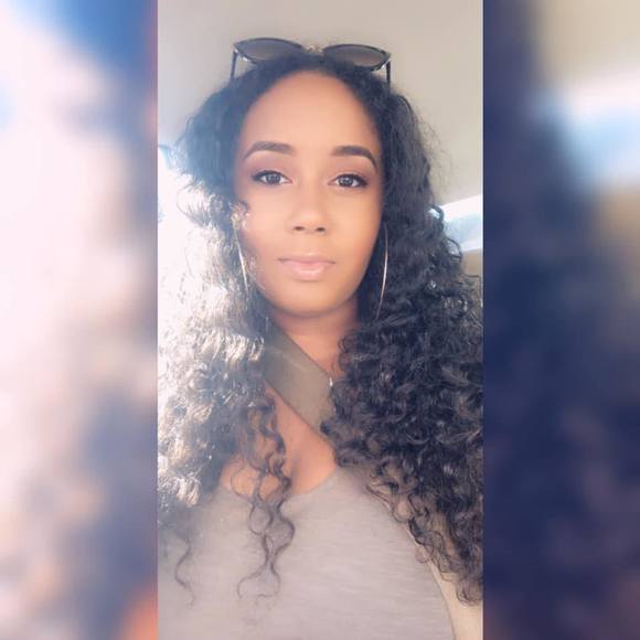 Profile Picture of Stephanie Enoch (@sjenoch10) on Poshmark